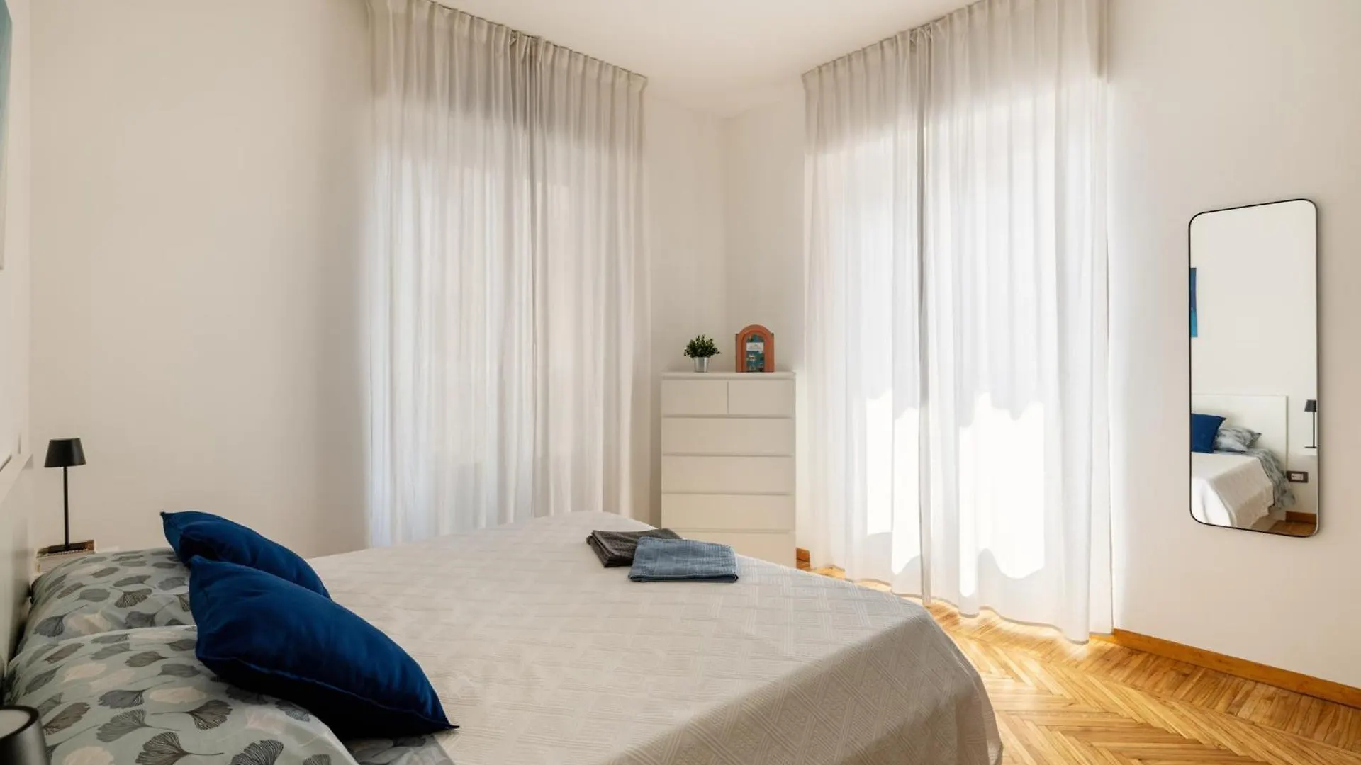 Ferienwohnung Tamhouse - Self Check-In E Posto Auto Varese Italien