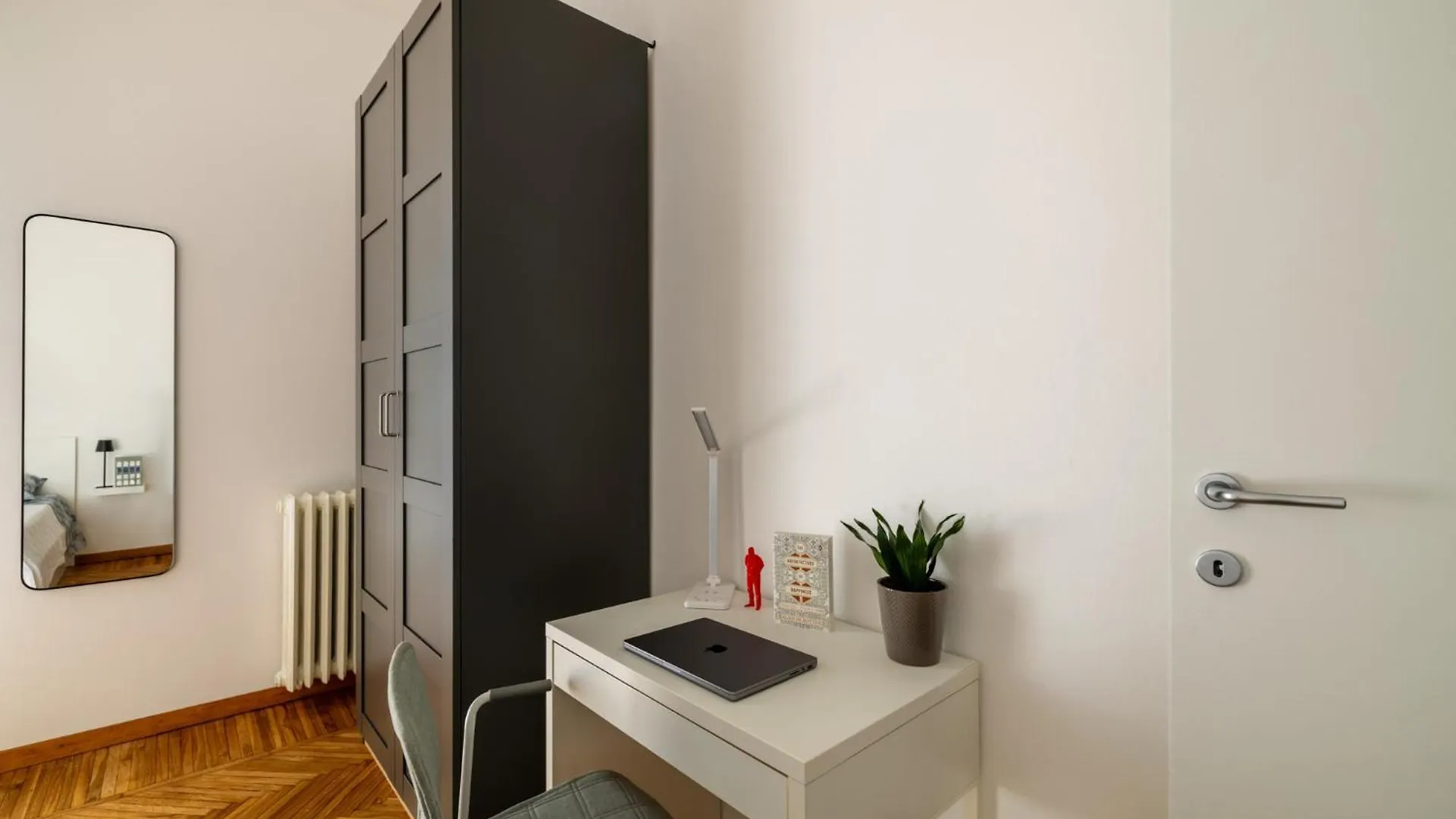 Ferienwohnung Tamhouse - Self Check-In E Posto Auto Varese Apartment
