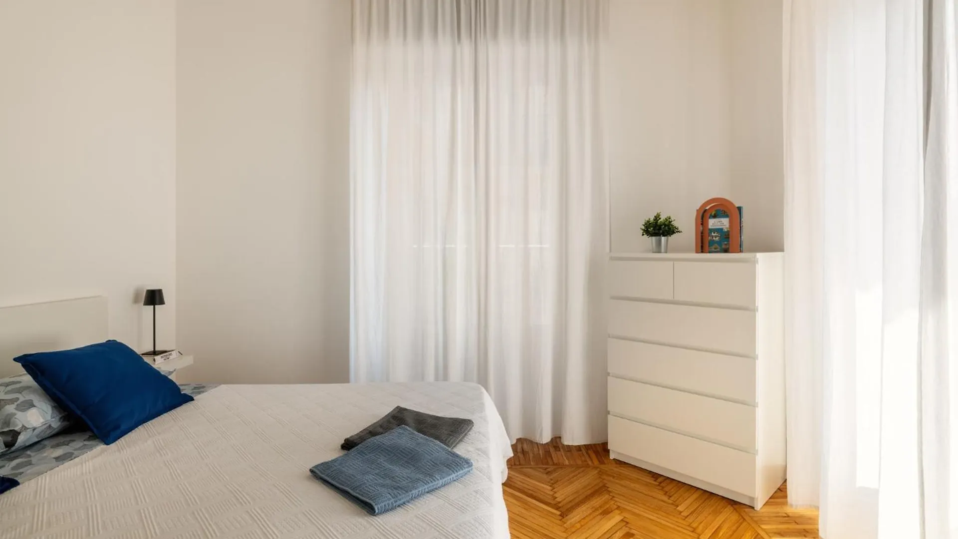 Ferienwohnung Tamhouse - Self Check-In E Posto Auto Varese Apartment