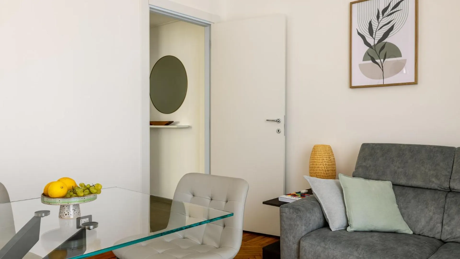 Ferienwohnung Tamhouse - Self Check-In E Posto Auto Varese Apartment